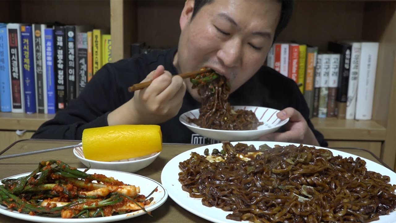 이것은 짜장면 맛? [[짜왕]] 먹방!! - Mukbang eating show