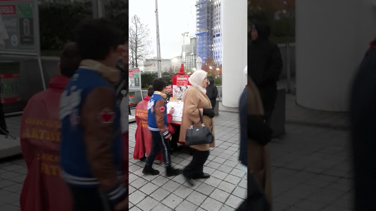 Look at the extra queue for London Eye 22.12.17