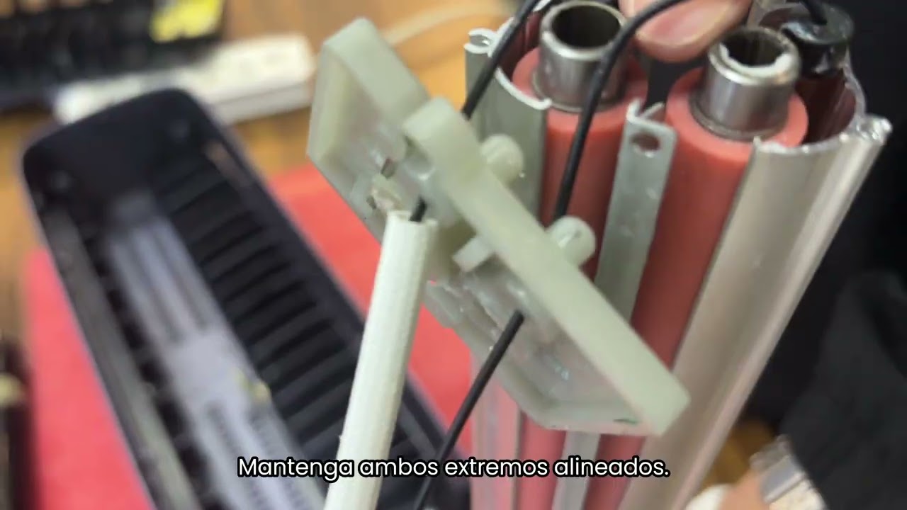 ¿Cómo solucionar el problema del papel atascado en el interior al plastificar documentos?