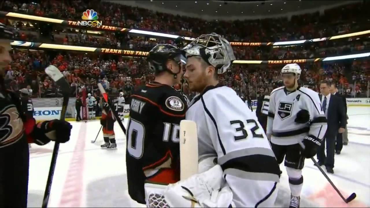 Teemu Sel&auml;nne last minute on ice.