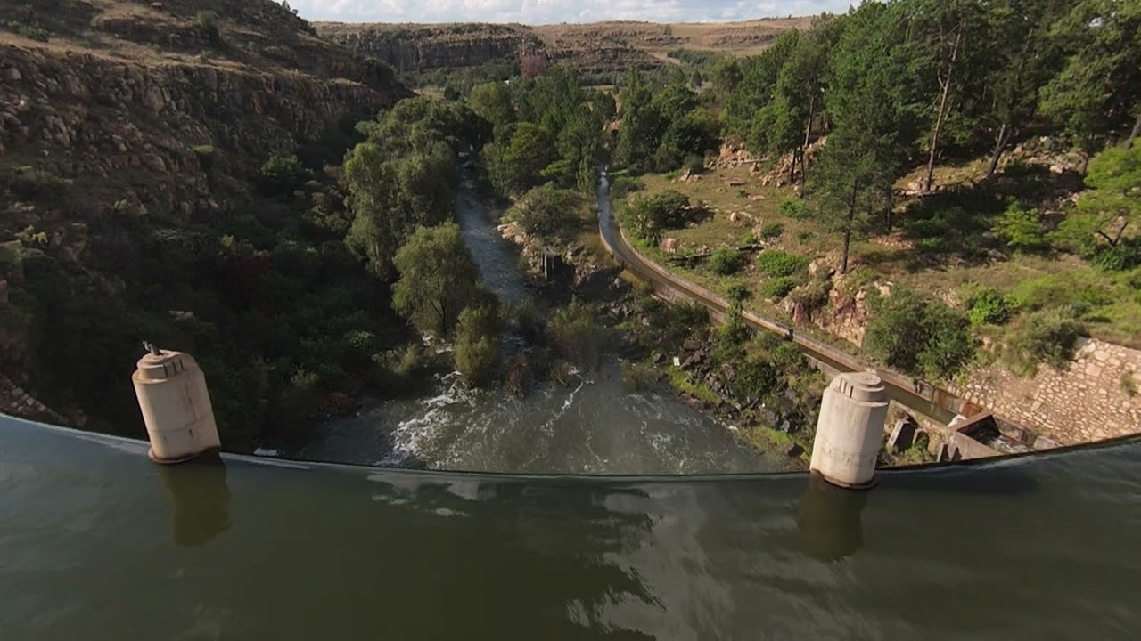 Bronkhorstspruit dam wall - Water overflow