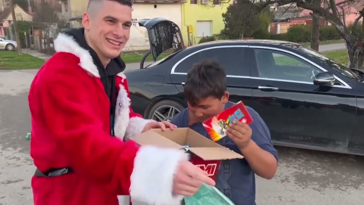 GEĐA DOBIO OD SIMIJA PETARDE NA POKLON!!*tata od geđe se naljutio istukao simija*