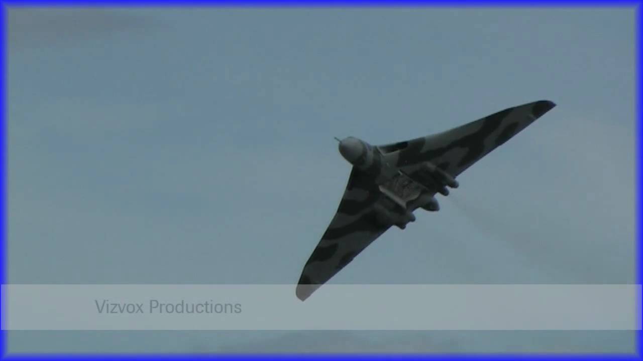 AVRO Vulcan bomber G-VLCN (XH558) - Sunderland Airshow 2009