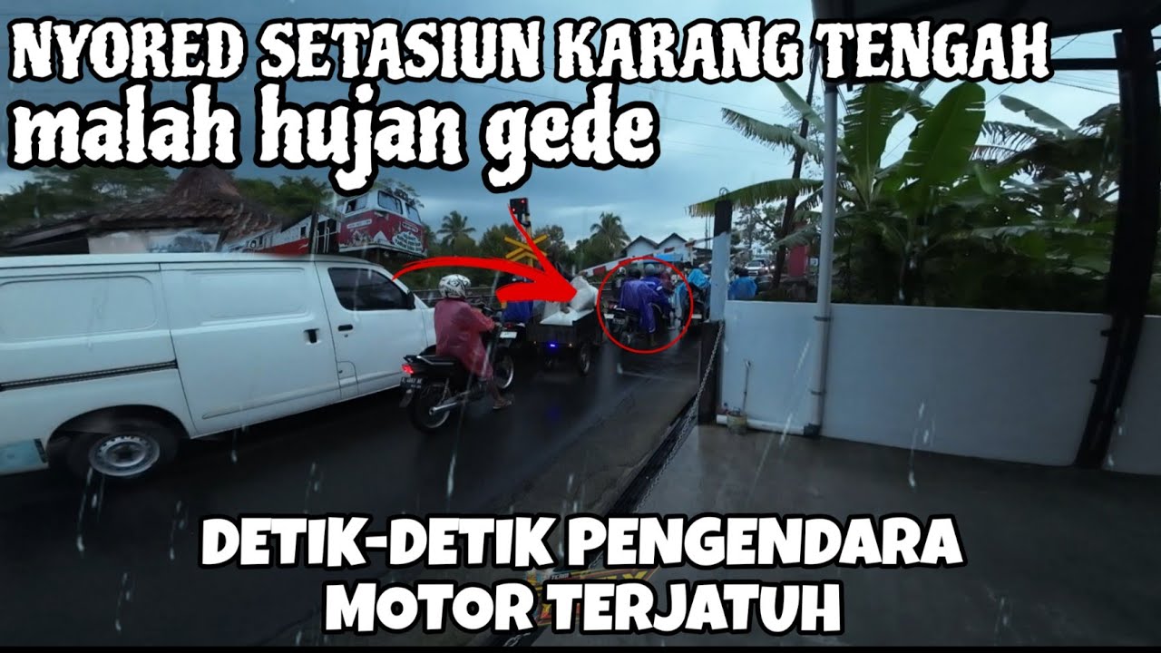 TR4GED1 PERLINTASAN KRETA API ‼️KARANG TENGAH SAAT HUJAN LEBAT