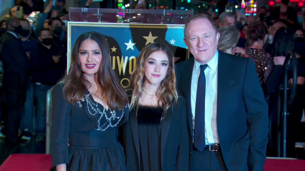 Salma Hayek recibe estrella en Hollywood