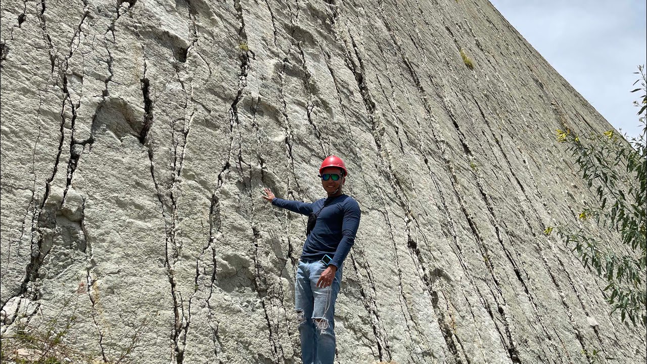 THE WORLD'S LARGEST COLLECTION OF DINOSAUR FOOTPRINTS | SUCRE, BOLIVIA |