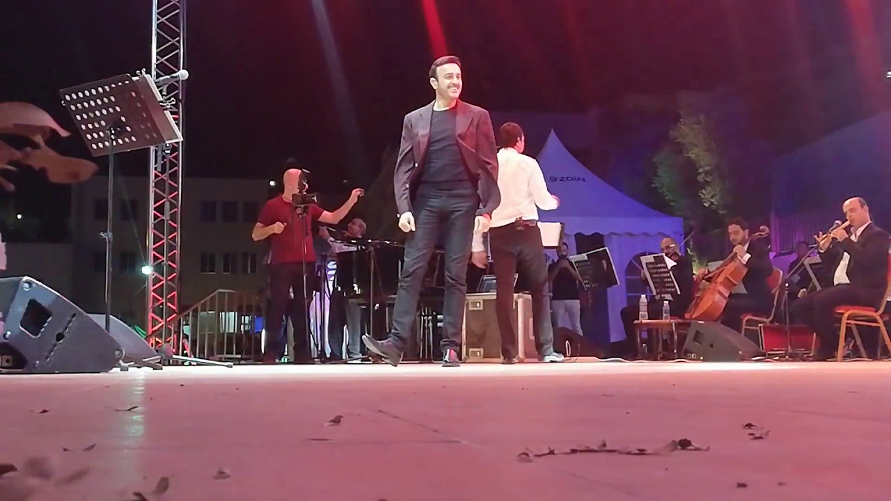 الفنان صابر الرباعي ببساطه بتقول سبتني ياحبيبي مهرجان الفحيص 2018 روعه