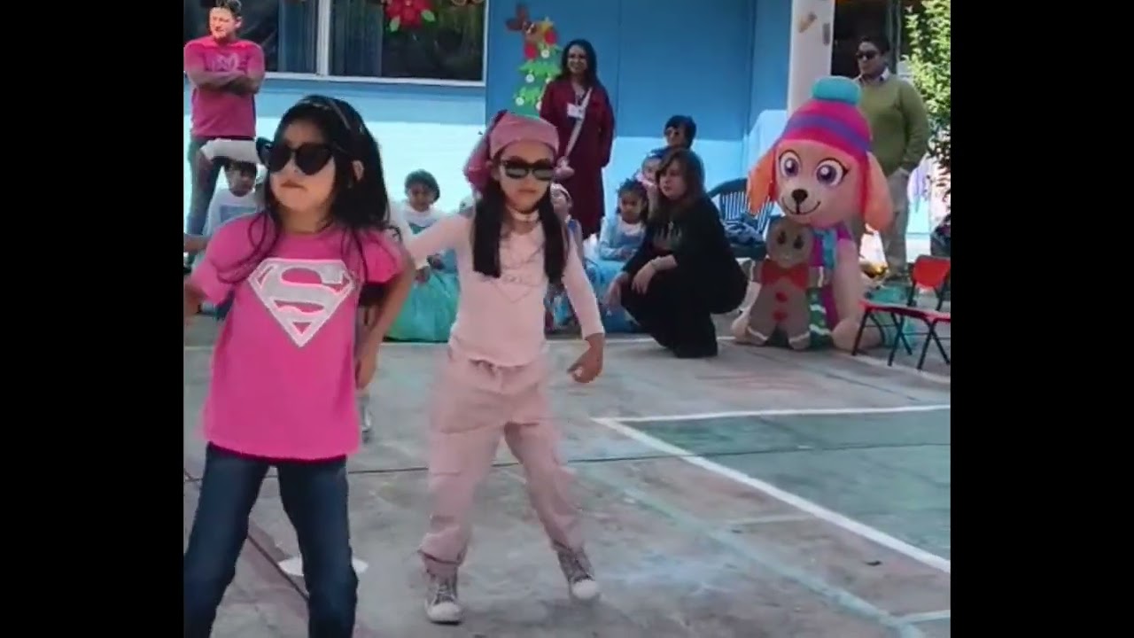 Andrea Vangely baile Navidad 2025 Justin Beaber 