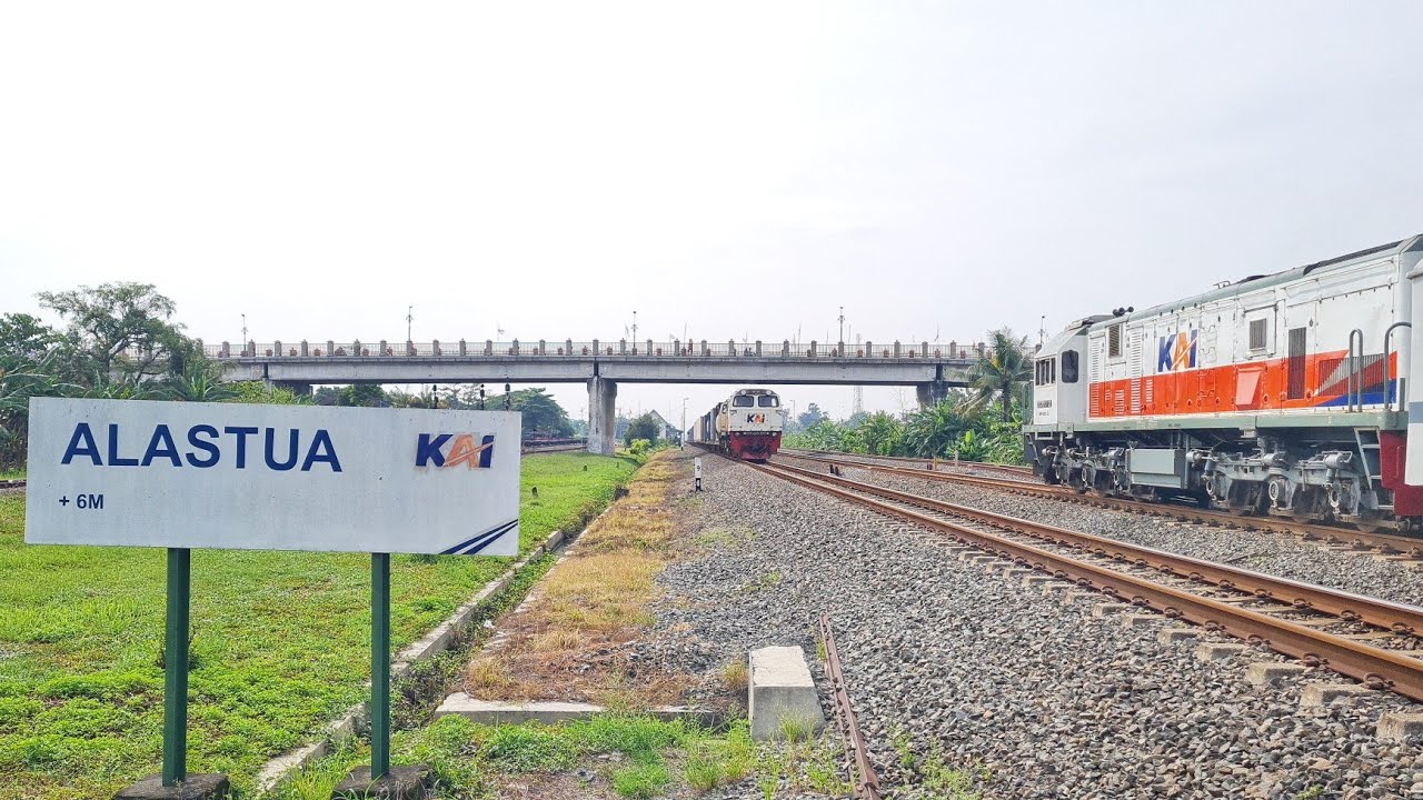 BIASANYA STASIUN INI LANGGANAN BANJR TAPI SEKARANG ALHAMDULILAH SEMUA KERETA LEWAT LANCAR