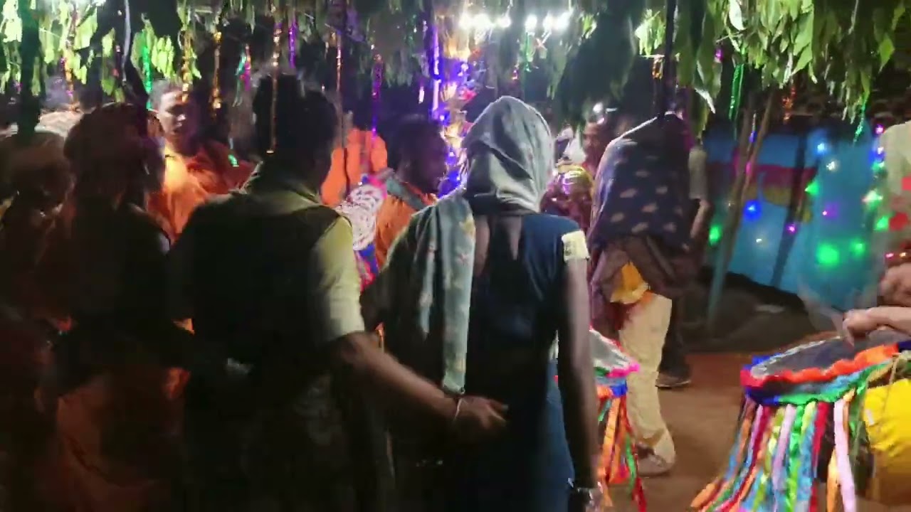 Toke tharr me ghumamu gana hitt Howe de bahut mast baja Wale jhum jhum ke bajane Wale 
