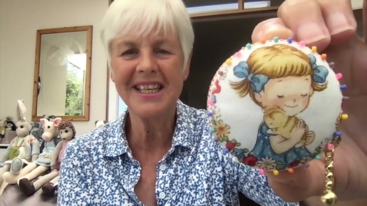 Episode 53 - make a mini macaron purse, a banana cake and Mum's chat is 1936/9