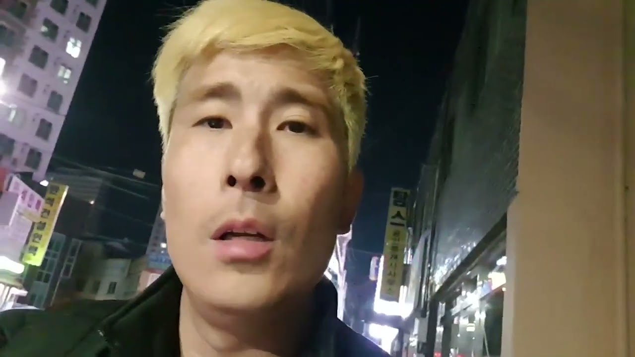 walking on the street right now - Korea!