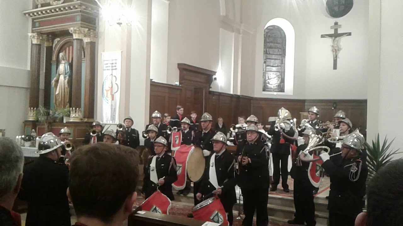 Passage du grand cerf par la clique des Sapeurs-Pompiers de Riedwihr-Ostheim