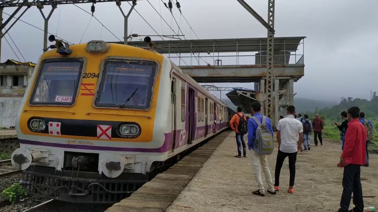 Mumbai Local Train Travelling Kalyan to Kasara Mumbai Max.