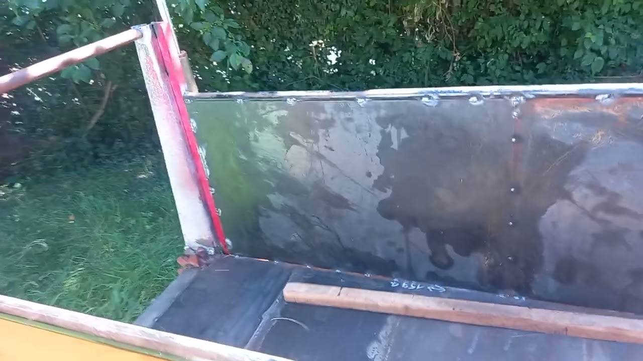 installation des coté de l'épandeur , épandeur artisanal , manure spreader