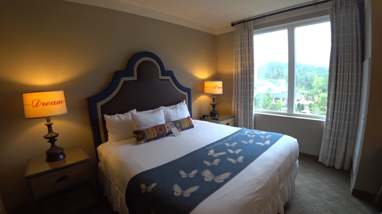 Dollywood DreamMore Resort - Room Tour: King Bed with Bunk Beds.