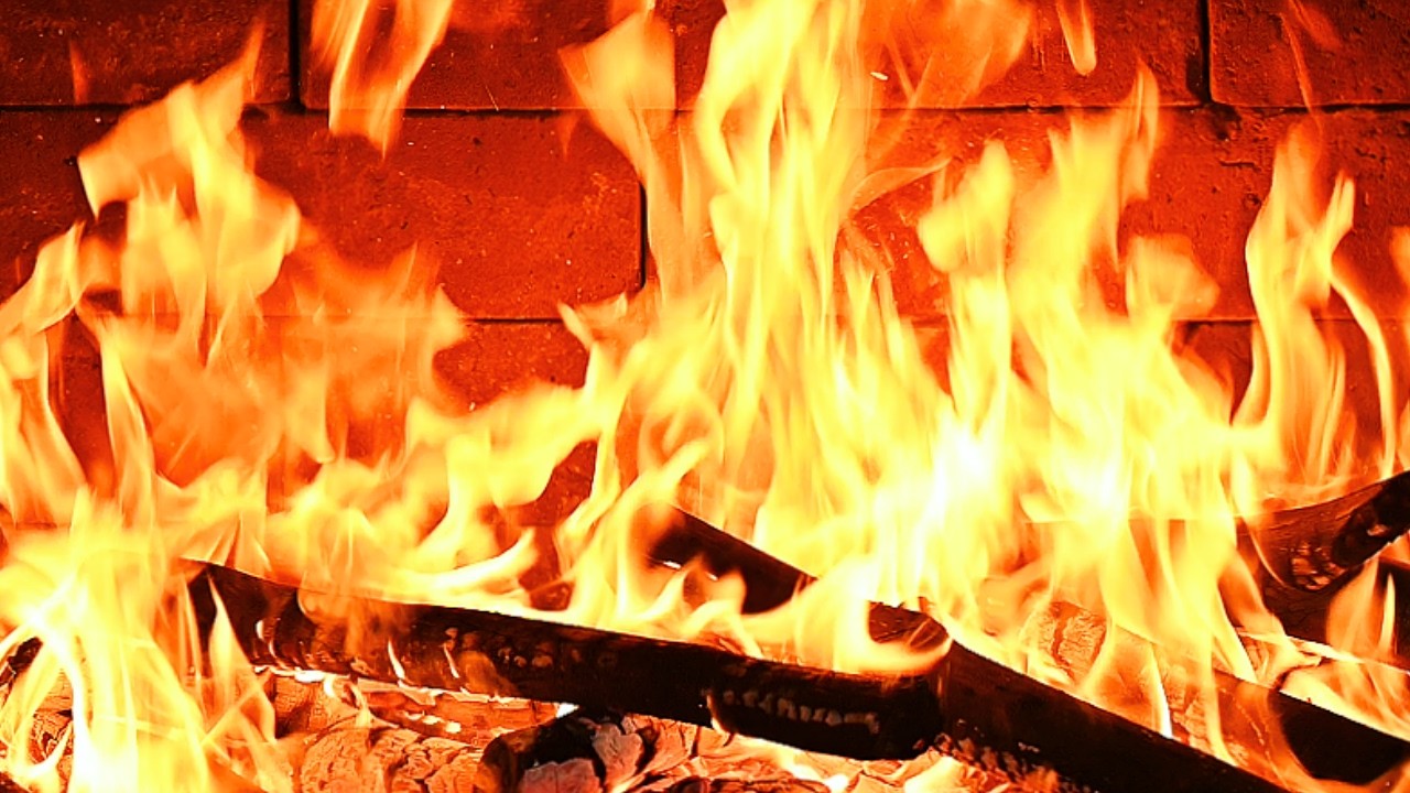 🔥Cozy Brick Fireplace 4k – Crackling Fire Sounds for Deep Sleep & Relaxation
