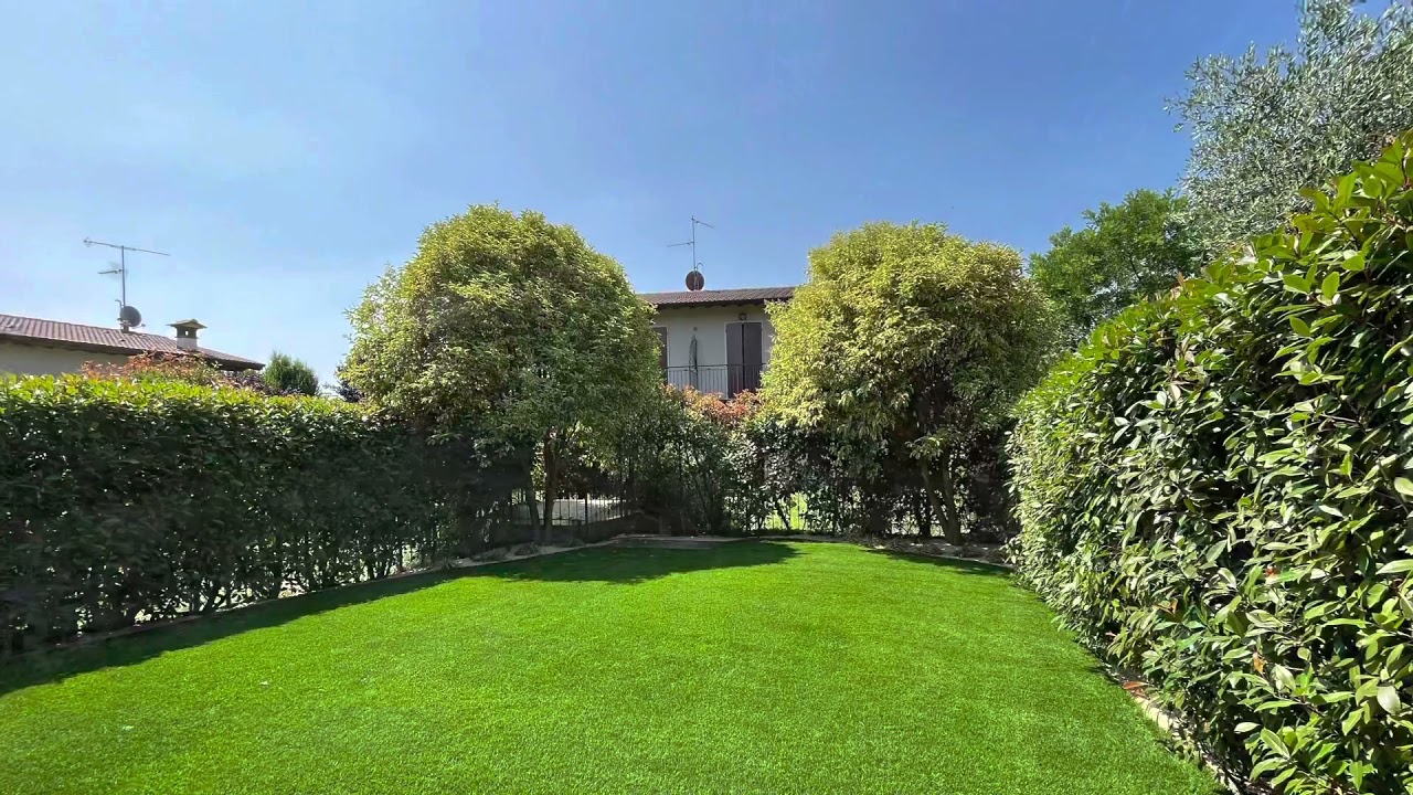 Giardini SOPRA GARAGE , VERDE PENSILE , PRATO SINTETICO .