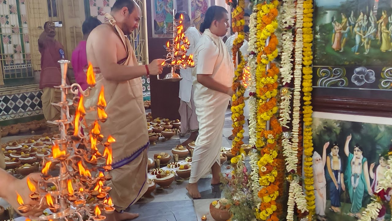 মহোৎসবের আনন্দের মধ্যেও কোথাও যেন মনে বড়ো হাহাকার 😭😭