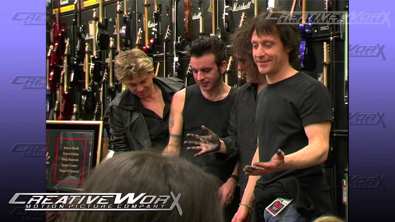 The Cure / Robert Smith Behind the Scenes of RW Induction PT 2. 2004