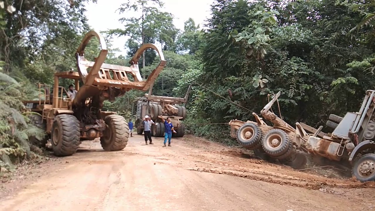 Efakuasi unit incident mercedes truck actros 4043
