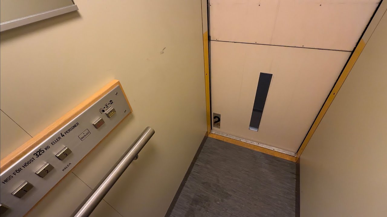 1989 Kalea Roped Hydraulic Elevator @ Åsbäcksgatan 42A, Söderhamn, Sweden.