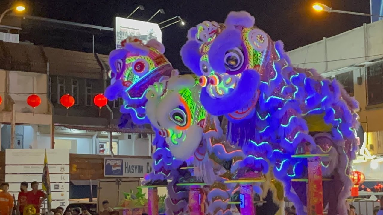 LUMINOUS LION DANCE ON HIGH POLE FOH SANG CNY BAZAAR 和生园新春园游会高桩舞狮 #liondance #cny #fypviral #舞狮表演 