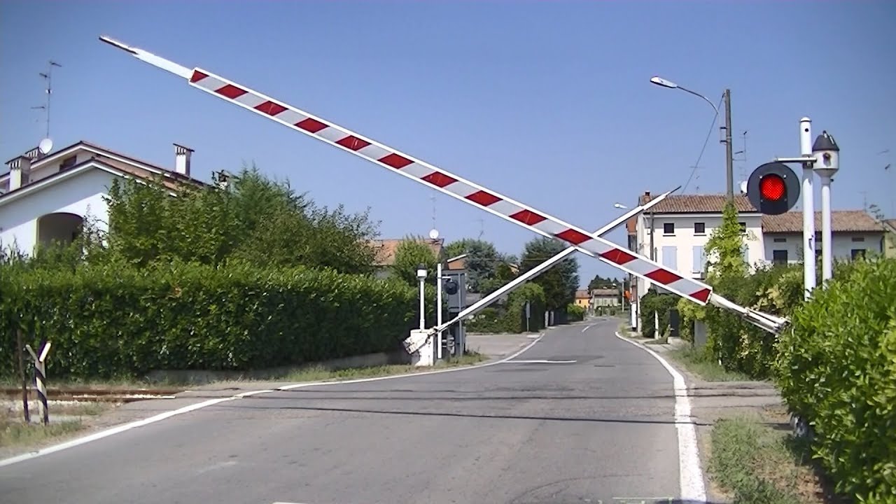 Spoorwegovergang Gualtieri (I) // Railroad crossing // Passaggio a livello