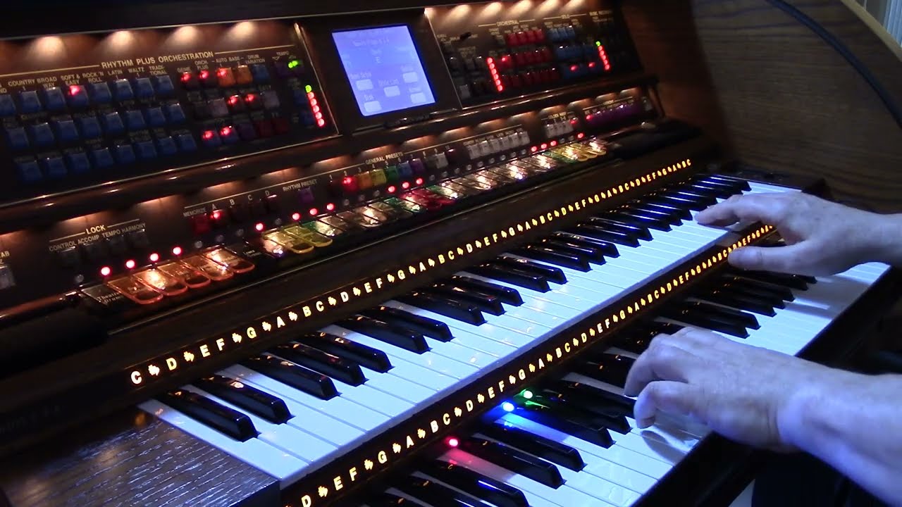THROUGH THE EYES OF LOVE (THEME FROM ICE CASTLES) PLAYED ON THE LOWREY PERFORMER SU430D -
