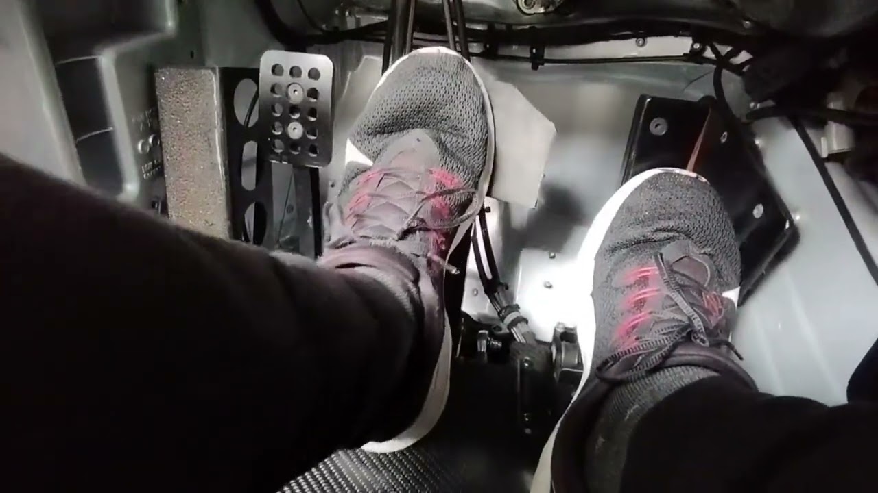 Real Mercedes AMG GT3 brake pedal stiffness