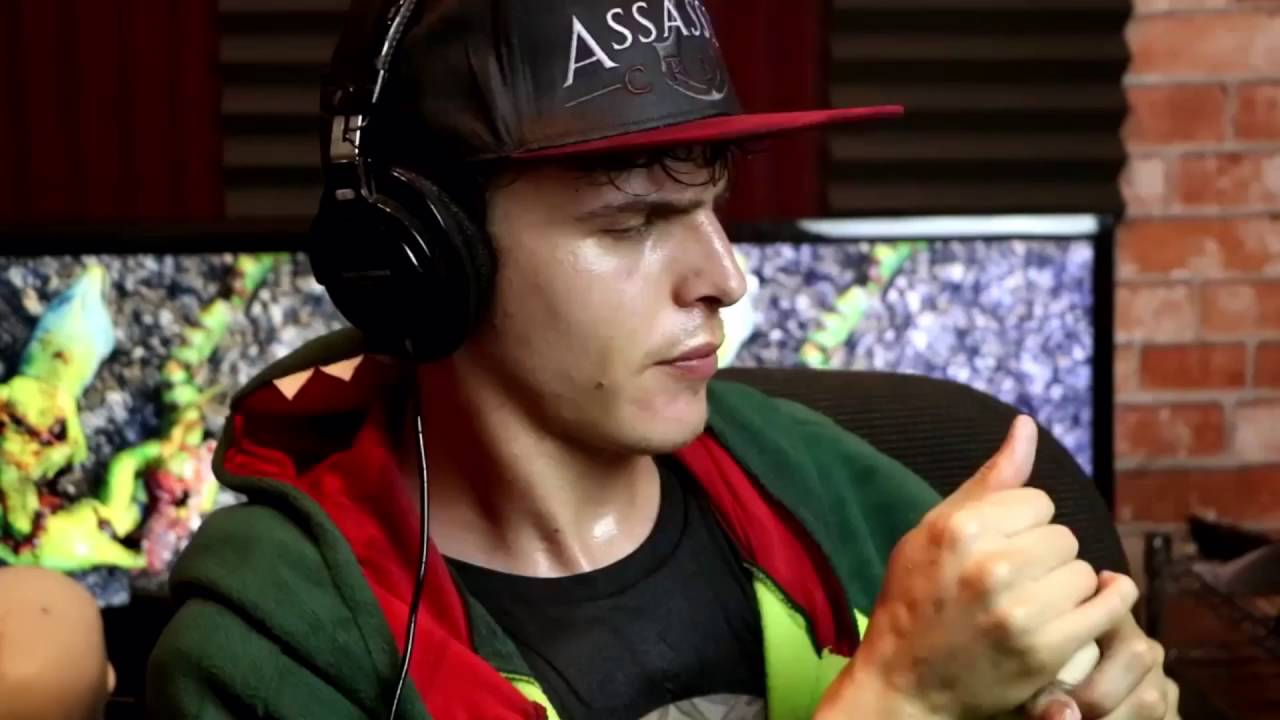 Leafy getting roasted by IdubbbzTV in 14 seconds #Nochin #Chinsoutforleafy