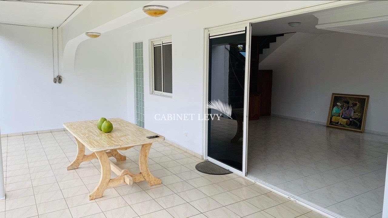 A louer une belle grande maison F4 Pirae centre