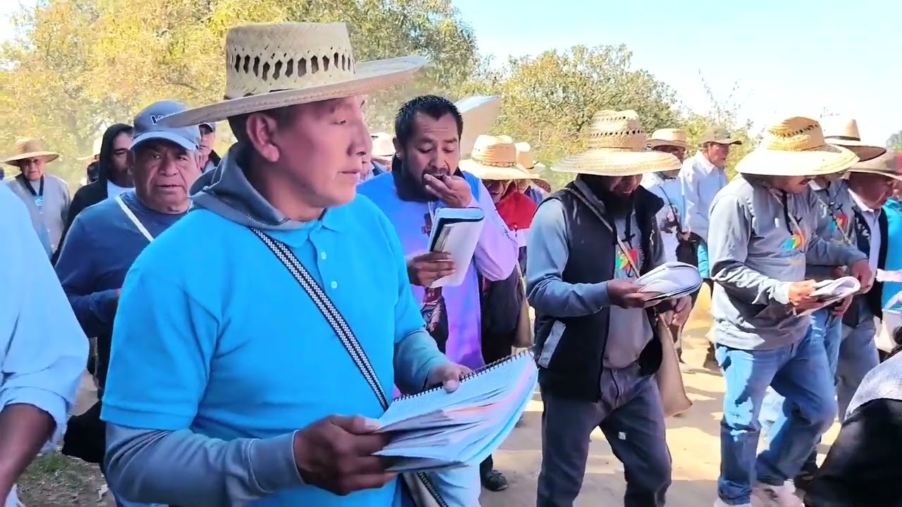 GRUPO DE CANTO Y ALABANZA Procesión que conmueve a todo el pueblo,