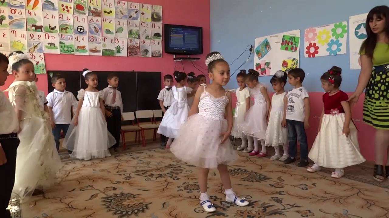 Ռինդի միջն. դպրոցի նախակրթարանի ավարտական հանդես,խմբի ղեկավար Ռ. Վարդանյան