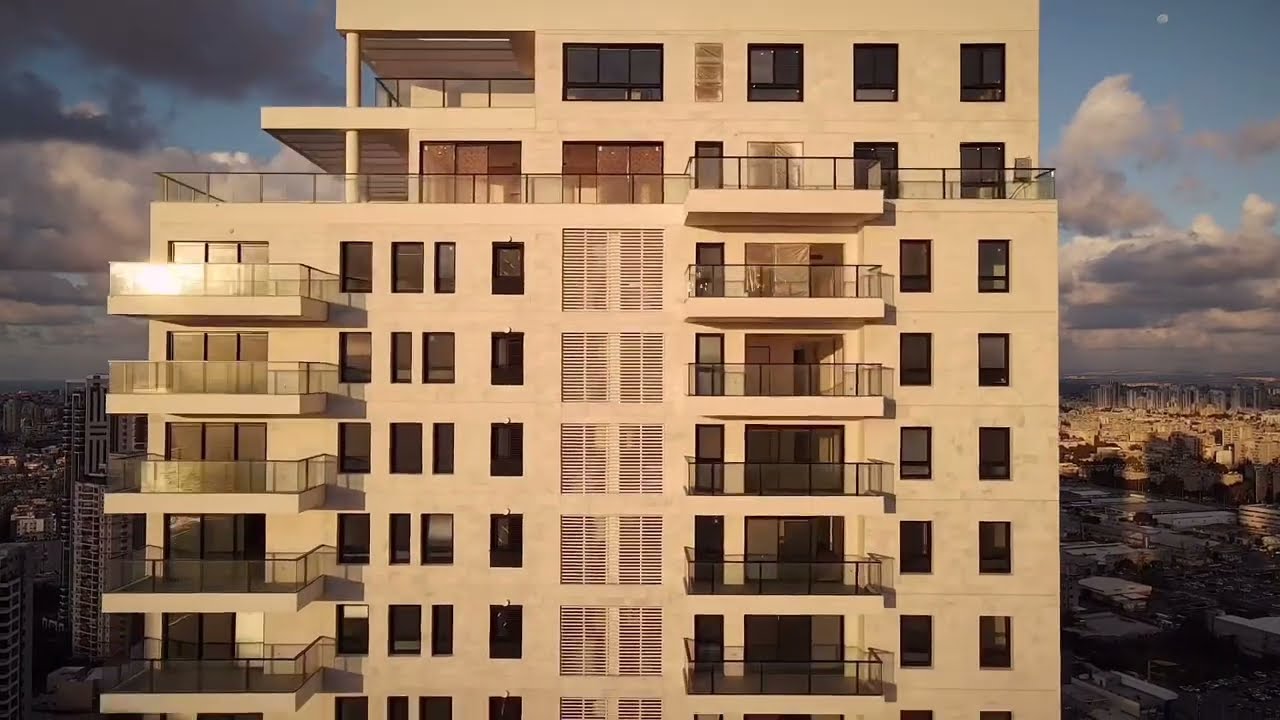דניה סיבוס - מגדל הים בת ים