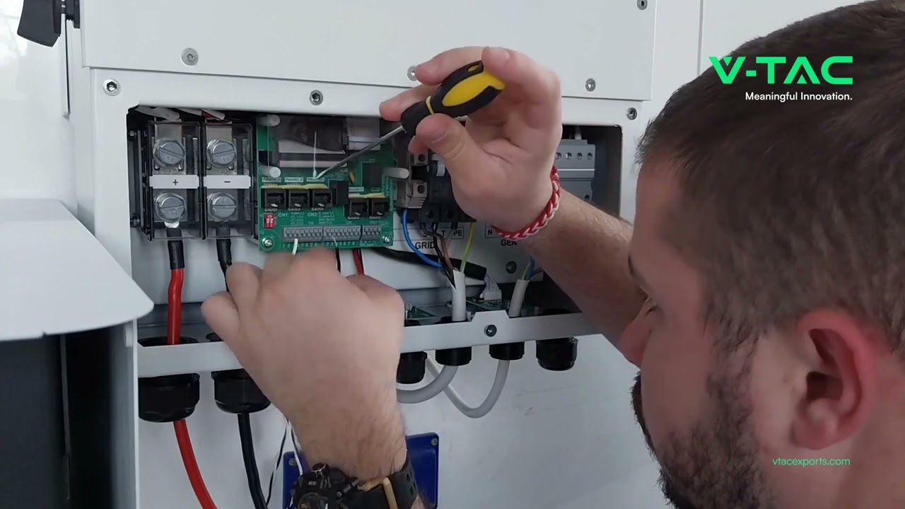 Instalacja trójfazowego falownika hybrydowego Deye
