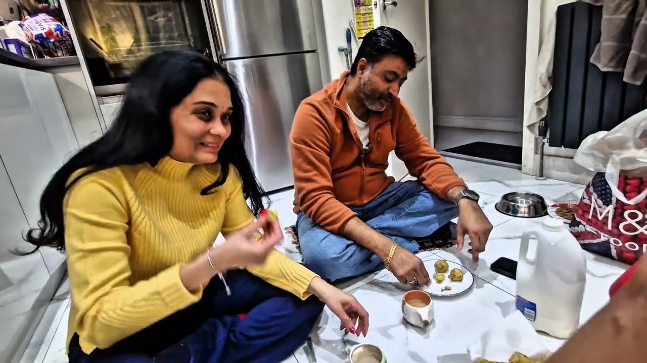 મેથી ના ગોટા અને ચા મલી જાય તો બિજુ કંઈ ના જોઈએ 