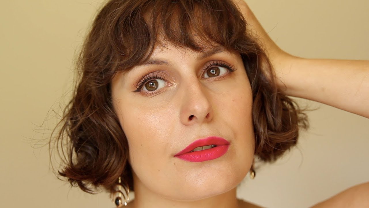 Капсульный макияж губ цвета фуксии, образ 1