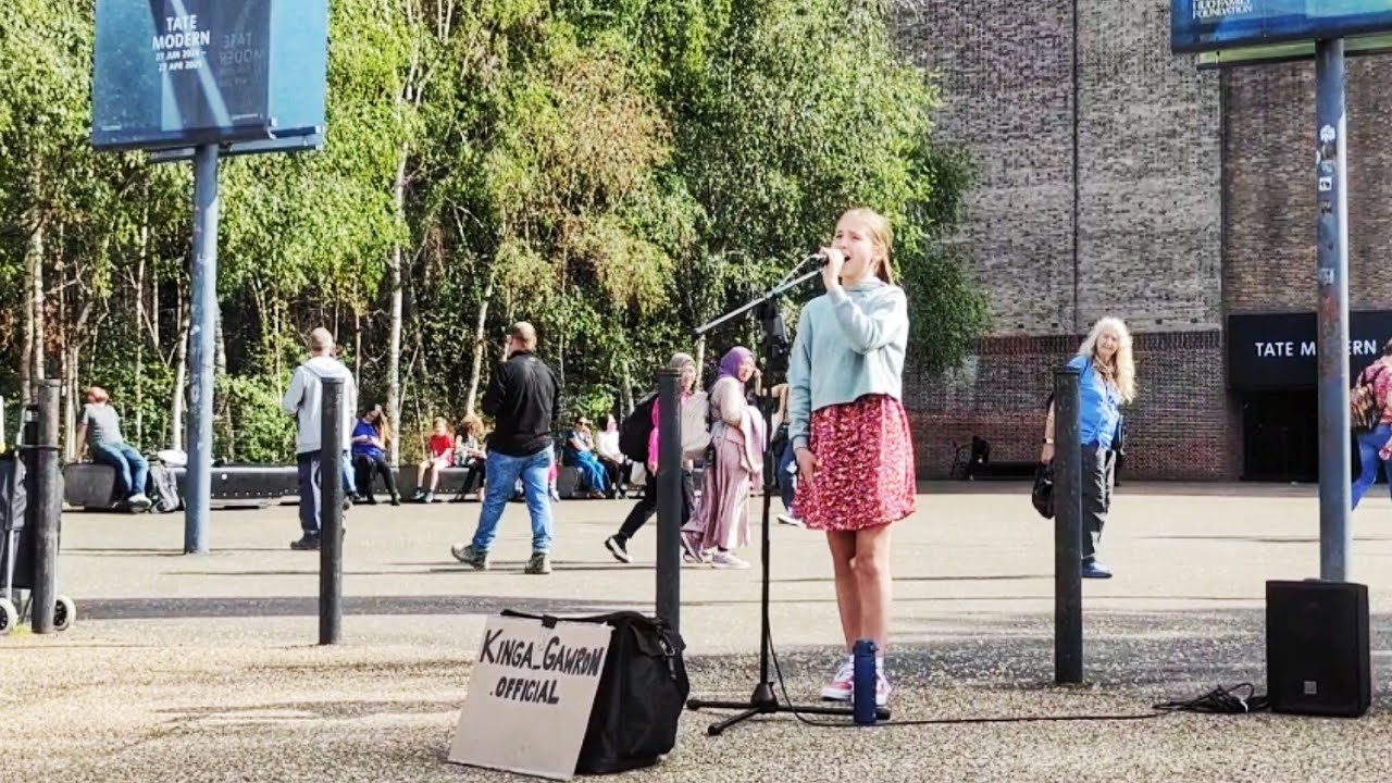 Crowd LOVED this TATTOO cover by 12yr old Kinga Gawron.