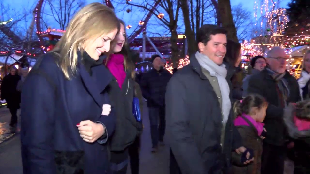Den kongelige familie p&aring; julebes&oslash;g i Tivoli 2014