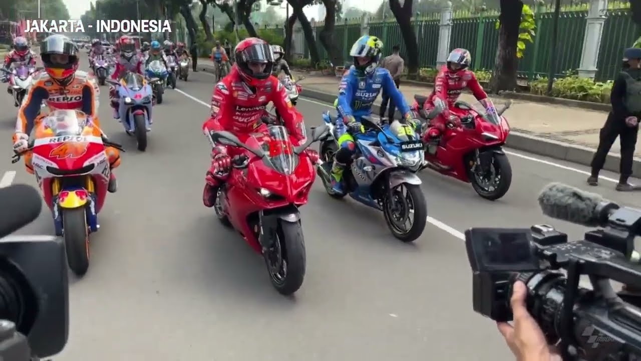 The riders parade through Jakarta!