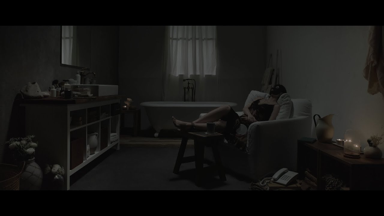 Kay Tse 謝安琪 - 《一個女人和浴室》 MV