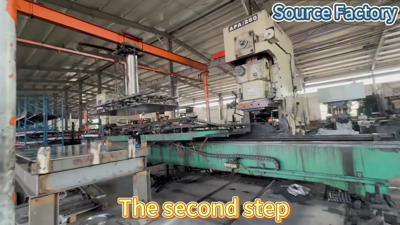 Let's watch how the steel back is made.