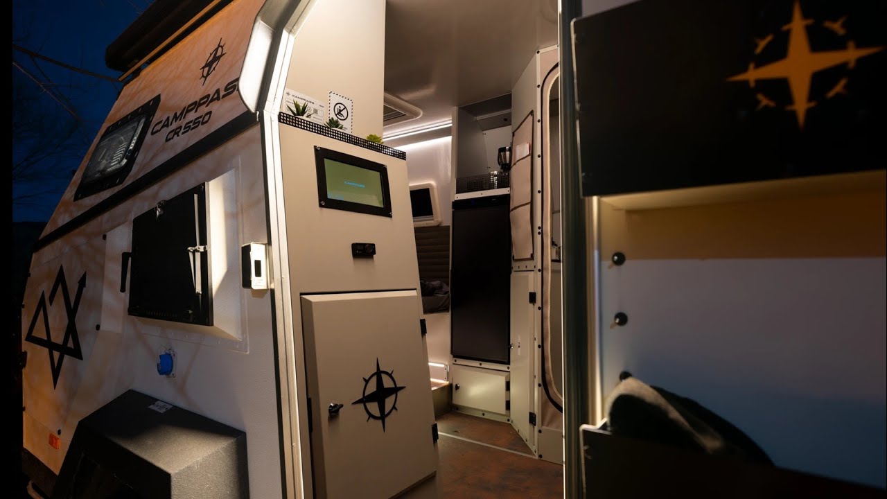 Tiny House Wohnwagen: Campass CR 550 2023. KEINE WÄRMEBRÜCKEN! Stockbetten! Rundsitzgruppe!