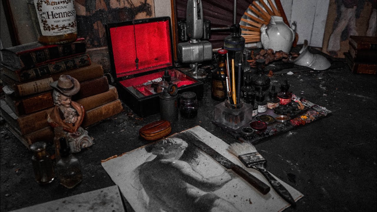 Abandoned Artist’s House: Lost Memories FROZEN IN TIME