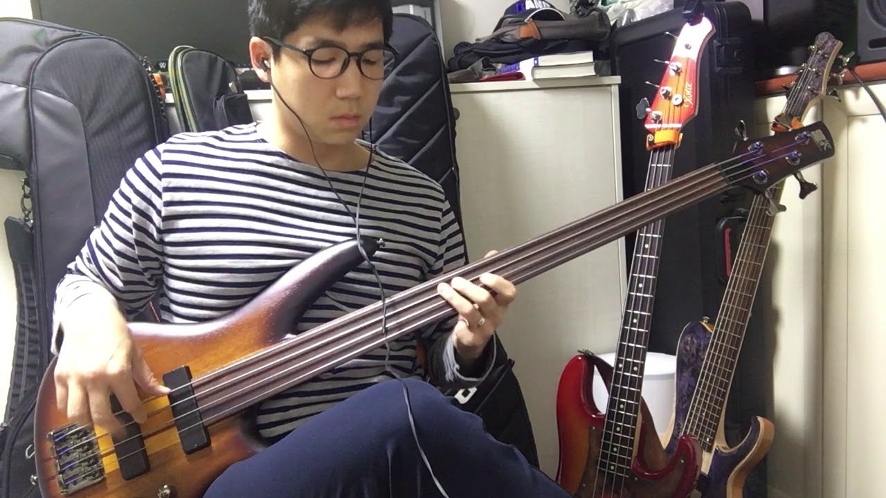Ibanez bass SRF-700 jamming on Gm backing track