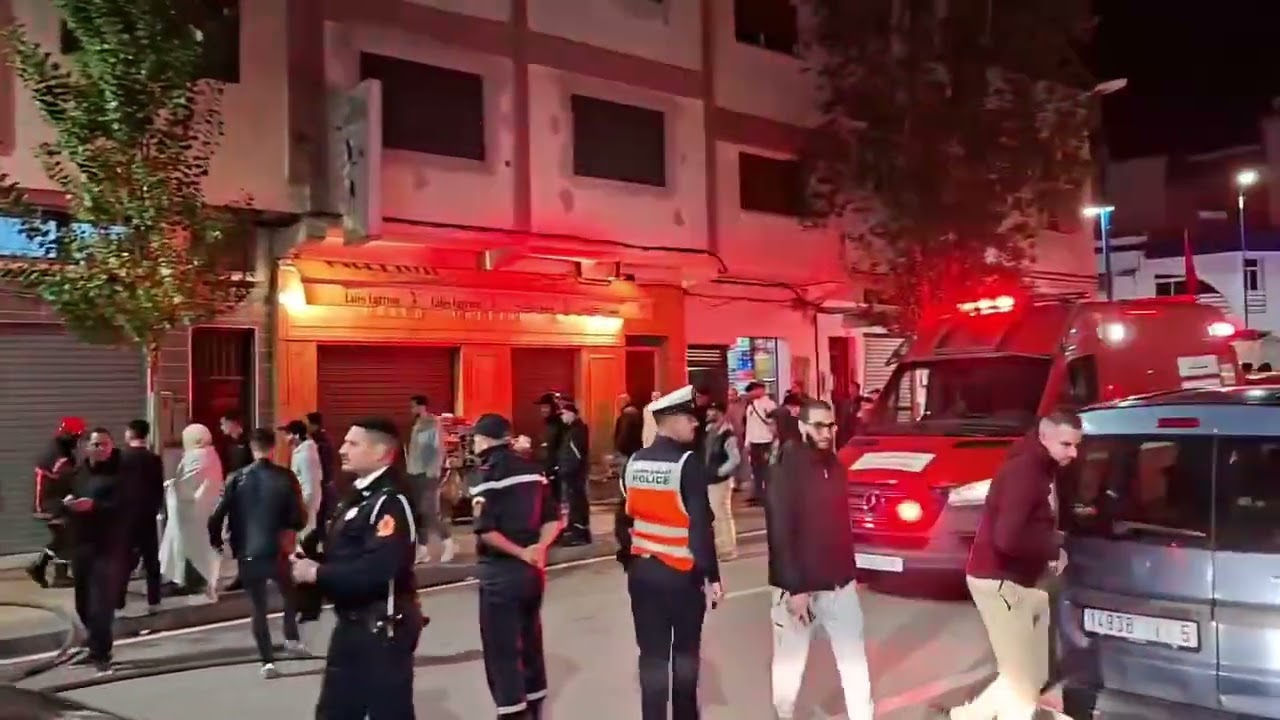 🔥 حريق مفاجئ يهزّ شارع الحسن الثاني بالحسيمة🔥