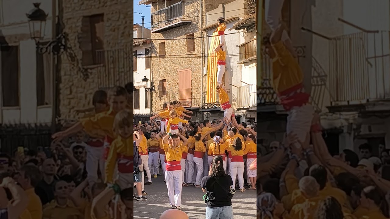 Entrada a la pla&ccedil;a Nova de Cinctorres de la Conlloga de Castell&oacute;.