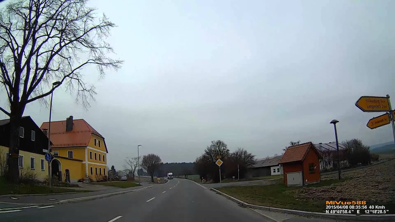 D: Pilmersreuth an der Stra&szlig;e. Tirschenreuth. Landkreis Tirschenreuth. Ortsdurchfahrt. April 2015