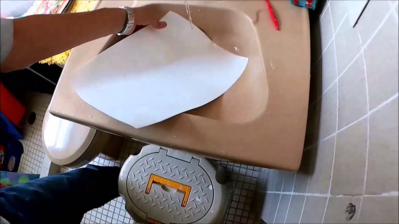 Preparando papel para pintar en acuarela